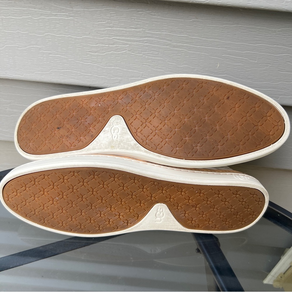 UGG White and Tan Flats - Picture 14 of 16